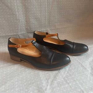 Julia Bo Jane Black & Tan Leather T-Strap Mary Janes 42